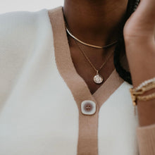 Load image into Gallery viewer, Circle pendant initial necklace