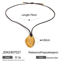 Load image into Gallery viewer, The Ro Necklace