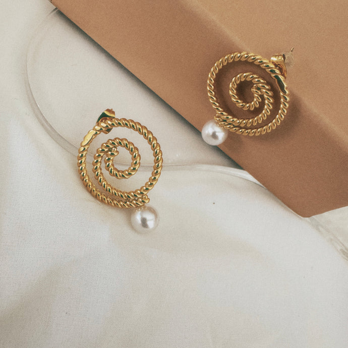 The Sisilia Pearl Drop Earring