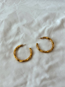 Thea Hoops