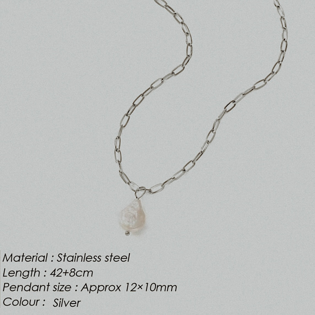 The Tayler Pearl Chain