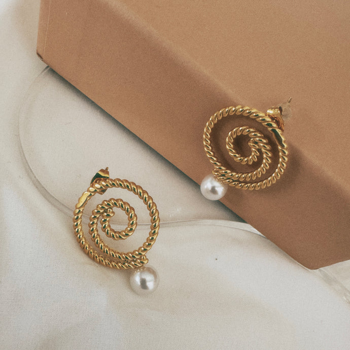 Stassi Pearl Earring