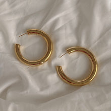 Load image into Gallery viewer, Savy Gold Hoops